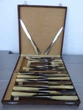 24 ANCIENS COUTEAUX DE TABLE manche corne lame inox coffret OLD KNIFE ménagère
