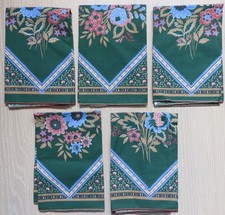 Lot 5 serviettes de table en tissu à motifs