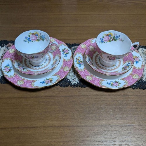 Trio tasses soucoupes et - soucoupes,