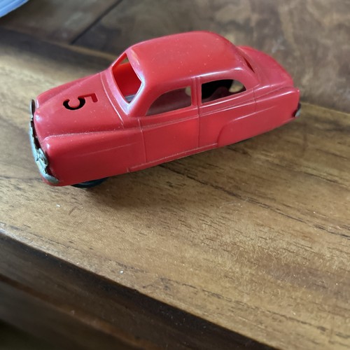 Voiture miniature ancienne
