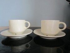 2 grandes tasses  bistrot  et sous tasses en porcelaine couleur crème Pillivuyt