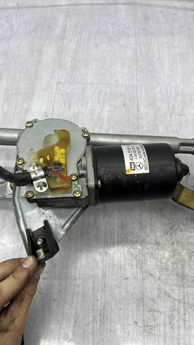 Moteur essuie glace avant