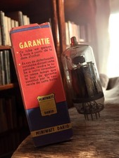 Tube radio ancien vintage avec