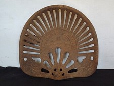 Siege de Tracteur US ancien en Fonte  WALTER A WOOD 