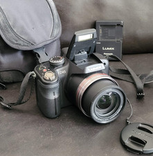 Appareil Photo Nummérique Bridge Lumix Panasonic FZ45 avec chargeur et sacoche
