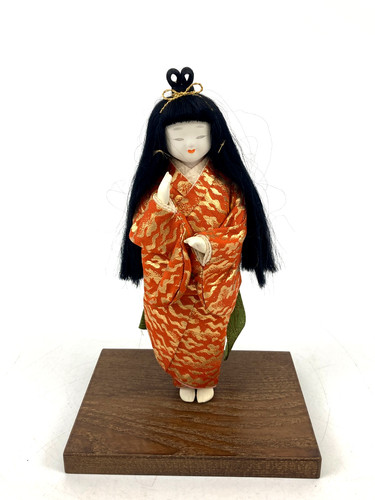 Ancienne figurine sur pied