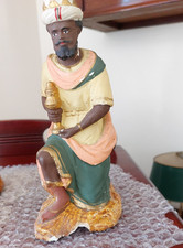 Santon Devineau: Roi mage noir Baltazar T 7, socle à restaurer.