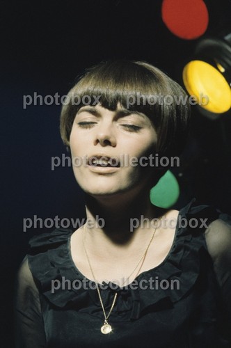 Mireille mathieu exclusive - *,