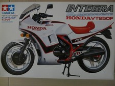 Maquette Moto 1/12 TAMIYA Ref 14030 Honda VT250F Integra