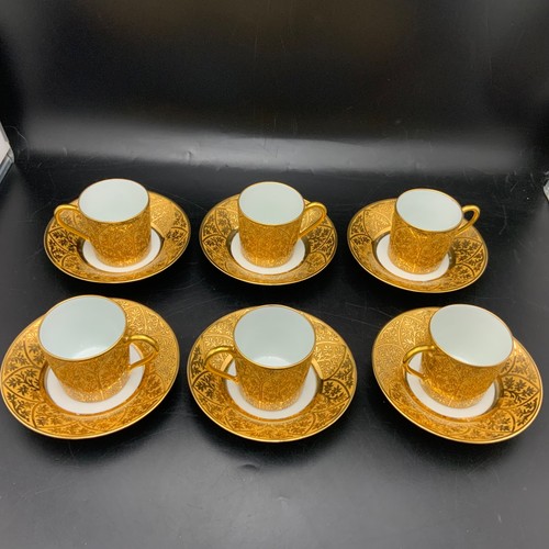 Tasses sous - tasses, dorées
