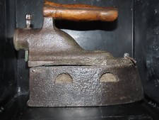 Fer à repasser à braise avec cheminée - UCM