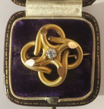 Broche ancienne quadrilobée