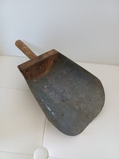 Pelle à grains bois métal