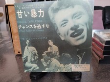 je vend  une pochette vide  de