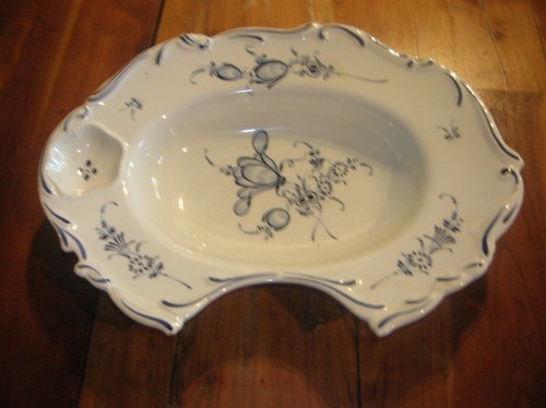 Plat barbe en faience - barbe,