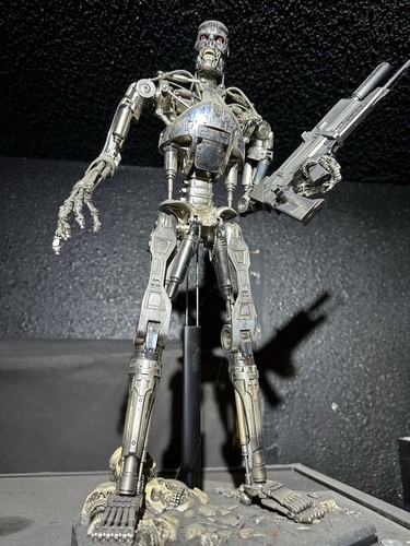 Hot toys quarter scale - hot,