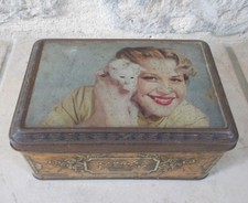 Ancienne Boite métal Femme