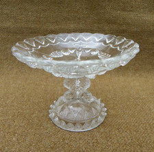 PETITE COUPE SUR PIED EN VERRE MOULÉ - DAUPHINS, COQUILLAGES, RUBANS