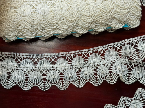 Dentelle ancienne aux fuseaux - dentelle,