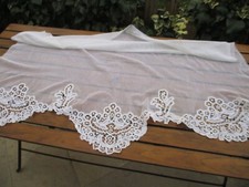 haut volant de tulle brodé dentelle main dite au lacet Renaissance ou Milan 1900