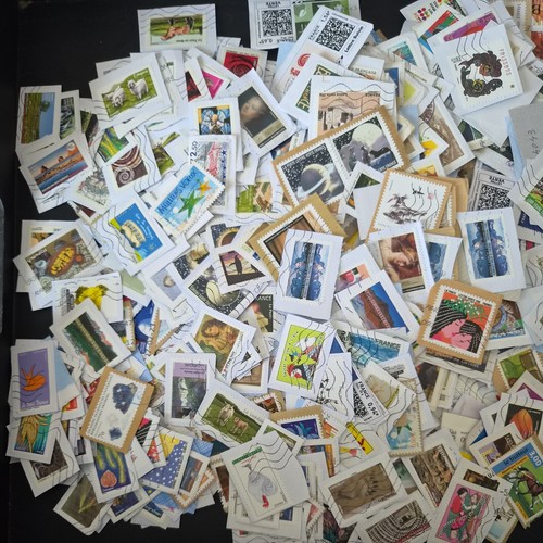 Gros lot 800 timbres - gros,