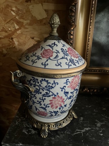 Joli pot couvert deco - pot,