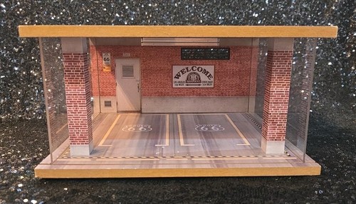 Scale die cast car - 1/24,