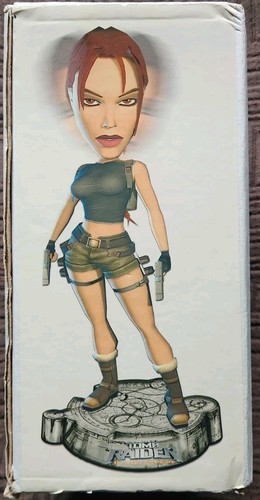 Tomb raider lara - tomb,