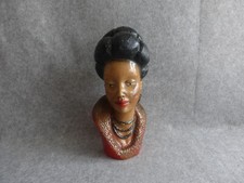 buste de femme en plâtre peint