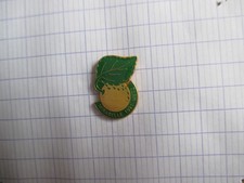pin's  la MIRABELLE  de Metz ,fruit perle de la lorraine