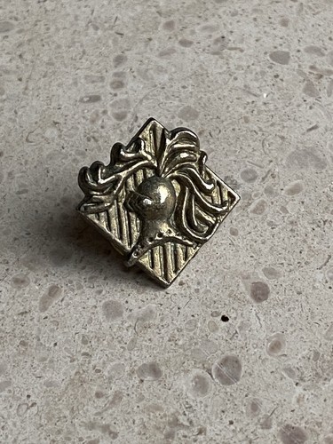 Pin casque chevalier - pin’s, +