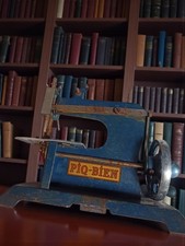 Machine à coudre jouet vintage Piq-Bien en métal ancien rétro collection