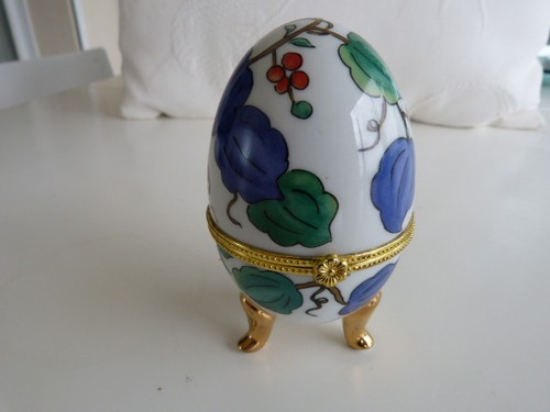 Oeuf porcelaine sur - porcelaine,