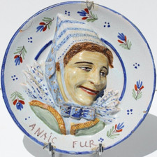 PORQUIER BEAU - ASSIETTE EN FAIENCE DE QUIMPER - CIRCA 1880 - ANAIC FUR -D.23 cm