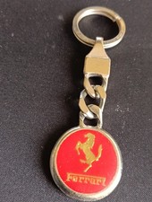 Ancien porte clé rare   Ferrari en métal