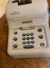 Ancienne Calculatrice Mécanique de marque CLASSIC Vintage. assez rare