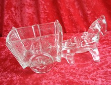 Vide poche en verre pressé moulé "cheval attelé à un chariot"
