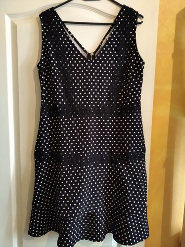 Robe noire courte - , motif
