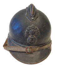 Casque ADRIAN modèle 15 de l' Infanterie, peinture bleu-horizon. France WW.1.