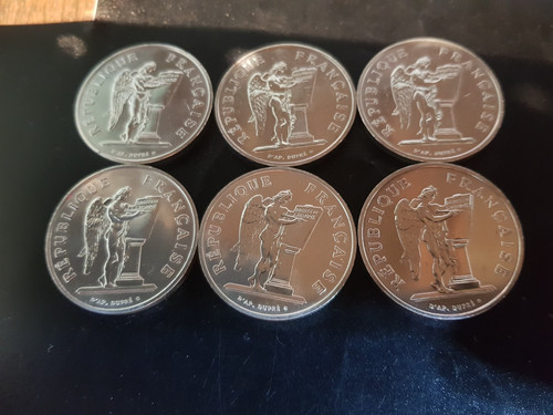 Une piéce 100 francs droits - une,