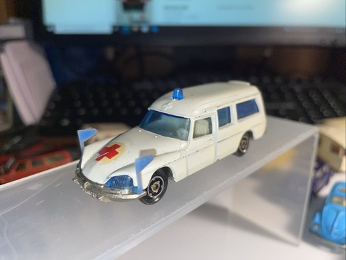Majorette ambulance - 21,