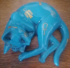 Chatte endormie BASTET Hiéroglyphes EGYPTE ANTIQUE Résine  signée MADIH  1980 90