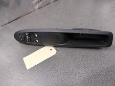 INTERRUPTEUR POUR ELECTRIQUE. LEVE VITRE AVANT GAUCHE DS3 (SA) 98127152XT