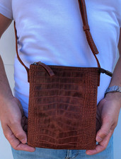 Sac homme "Mona" en cuir italien luxe, compact et élégant, bandoulière ajustable