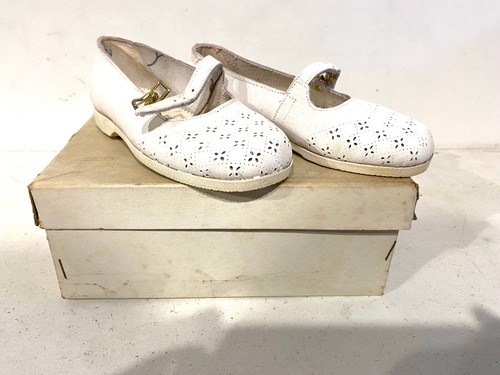Anciennes chaussures enfant - chaussures,