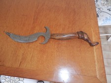 DAGUE OU COUTEAU COLLECTION MANCHE EN BOIS SCULPTER