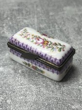 Boîte à pilules ancienne en porcelaine peinte main décor fleurs violettes Art
