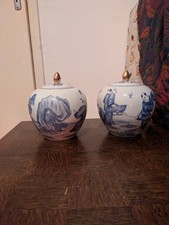 CHINE XXème siècle Pot couvert en porcelaine à décor tournant blanc/bleu de...