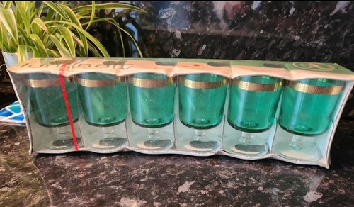 Ensemble verres à vin - à,