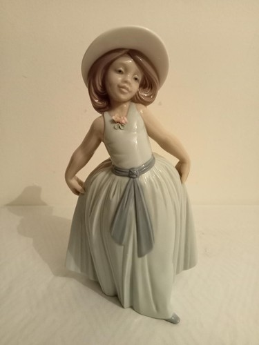 Statuette porcelaine marque - en,